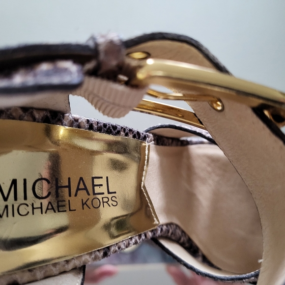 Michael Kors size 6 1/2 - Picture 3 of 6